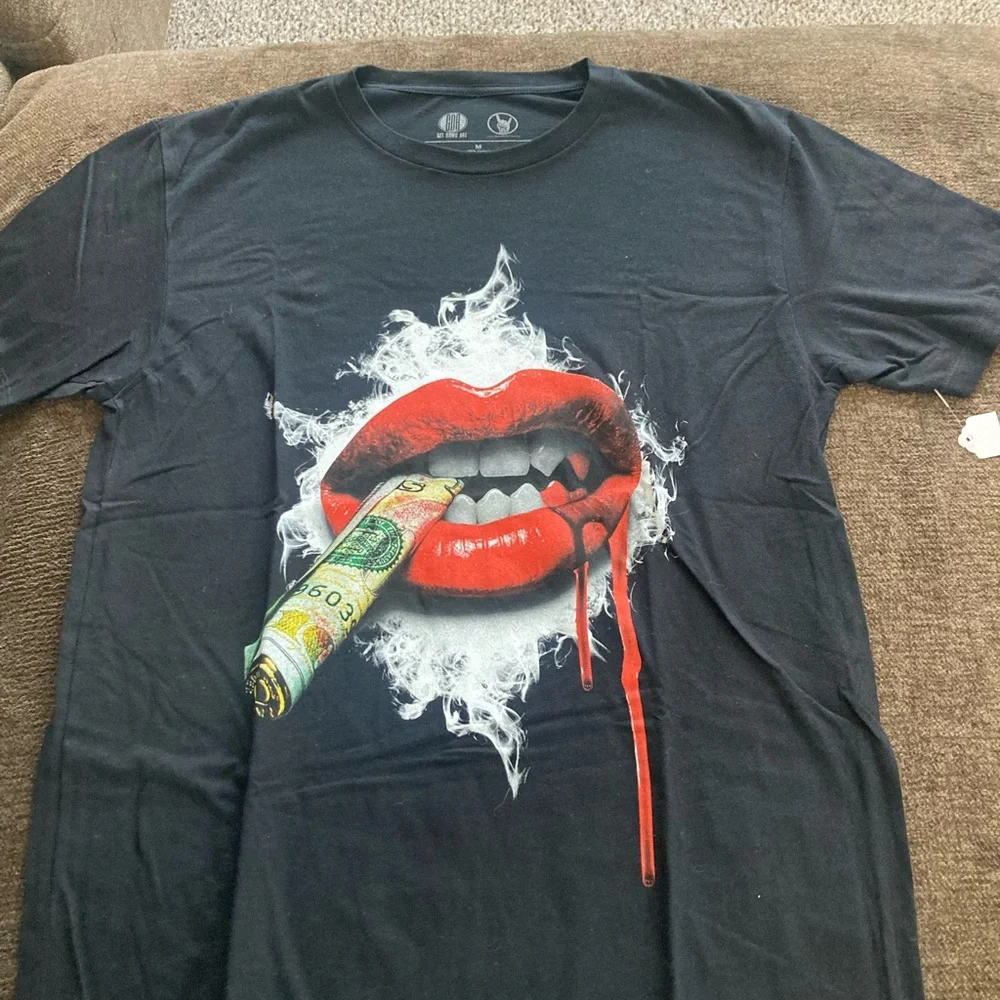 Edgy Black T-Shirt with Red Lips and Money Graphic - Picture 1 of 5
